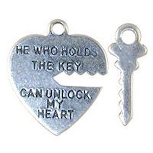 Trinity Brass Riipus "Key to my heart" sydän 16x19 mm, avain 6x16,5 mm, 1 pari
