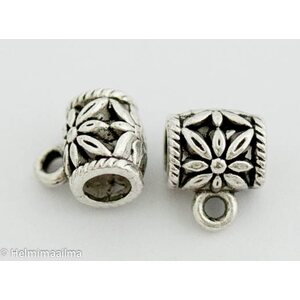 Riipuspidike antiikkihopea kukka 8x6 mm, reikä n. 3,8 mm, 4 kpl