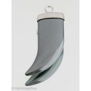 Hematiitti riipus "hammas" 36,5 x 16,5 mm, 1 kpl
