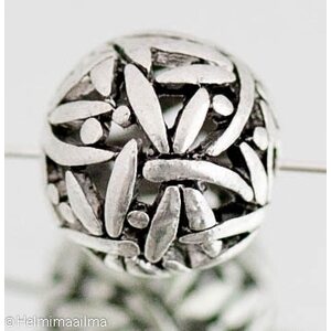 Metallihelmi sudenkorentokuvioilla pyöreä 14,5 mm antiikkihopea, 2 kpl