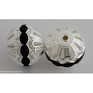 Metallihelmi filigree pyöreä 16x17 mm hopeanvärinen mustilla strasseilla, 1 kpl