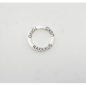 Metallihelmi / rengas "USKO TOIVO RAKKAUS" 22 mm hopeanvärinen, 1 kpl