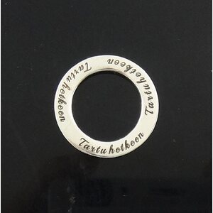 Metallihelmi / rengas "Tartu hetkeen" 22 mm hopeanvärinen, 1 kpl
