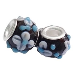 Pandora lamppuhelmi musta vaaleansinisillä kohokukilla 14 x 10 mm, 1 kpl