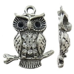 Riipus pöllö kirkkailla ja mustilla kristalleilla 27 x 21 x 6 mm, antiikkihopea, 1 kpl