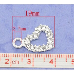 Riipus sydän kirkkailla kristalleilla 19 x 13 mm hopeanvärinen, 1 kpl