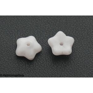 Tsekkiläinen lasihelmi litteä kukka 7 x 3 mm opaali valkoinen, 20 kpl
