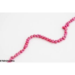 Makeanvedenhelmi nugetti 9-10 mm tumma pinkki, n. 38 cm nauha