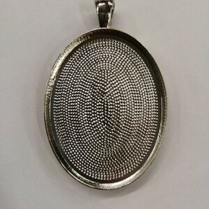 Täytettävä korupohja soikea 33x50x4mm sisämitta 30x41mm hopeanvärinen, 1 kpl