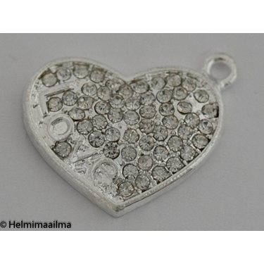 Riipus sydän 24 x 21 mm kirkkailla kristalleilla, teksti"LOVE" hopeanvärinen, 1 kpl