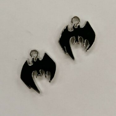 Riipus emaloitu musta lepakko 20 x 17 mm, 1 kpl