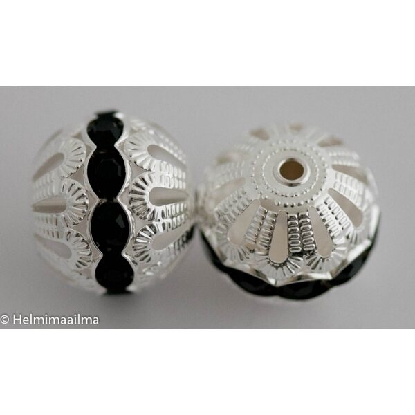 Metallihelmi filigree pyöreä 16x17 mm hopeanvärinen mustilla strasseilla, 1 kpl