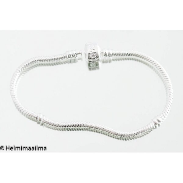 Pandora ranneketju hopeanvärinen 20 cm, lukossa teksti "LOVE", 1 kpl
