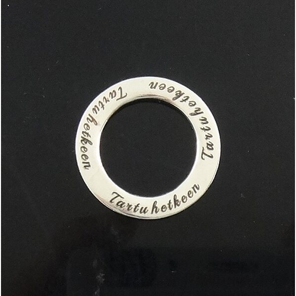 Metallihelmi / rengas "Tartu hetkeen" 22 mm hopeanvärinen, 1 kpl