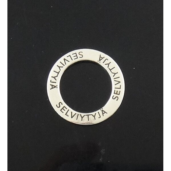 Metallihelmi / rengas "SELVIYTYJÄ" 22 mm hopeanvärinen, 1 kpl