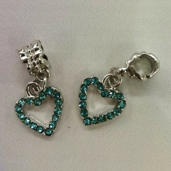 Pandora riipus sydän 13 x 15 mm turkooseilla kristalleilla platinanvärinen, 1 kpl